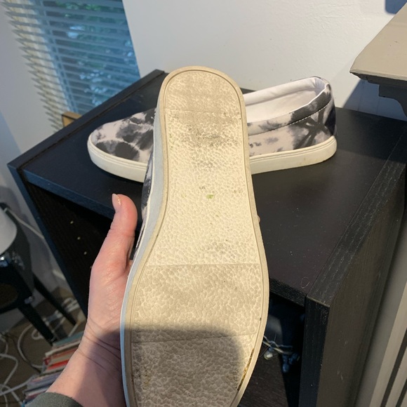 slip on runners , black/grey and white . Barely worn! - Picture 3 of 4